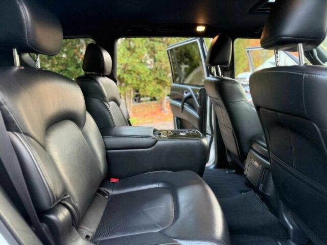 Белый Инфинити QX80, объемом двигателя 5.6 л и пробегом 42 тыс. км за 15000 $, фото 12 на Automoto.ua