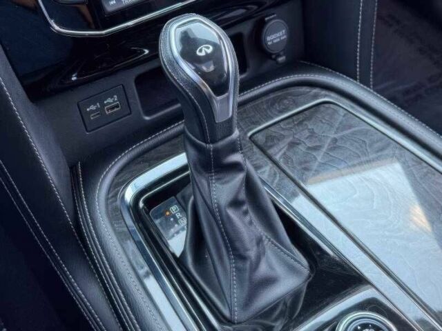 Білий Інфініті QX80, об'ємом двигуна 5.6 л та пробігом 45 тис. км за 15000 $, фото 19 на Automoto.ua