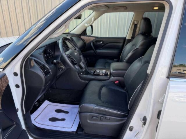 Белый Инфинити QX80, объемом двигателя 5.6 л и пробегом 30 тыс. км за 15000 $, фото 6 на Automoto.ua