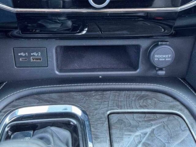 Білий Інфініті QX80, об'ємом двигуна 5.6 л та пробігом 45 тис. км за 15000 $, фото 18 на Automoto.ua