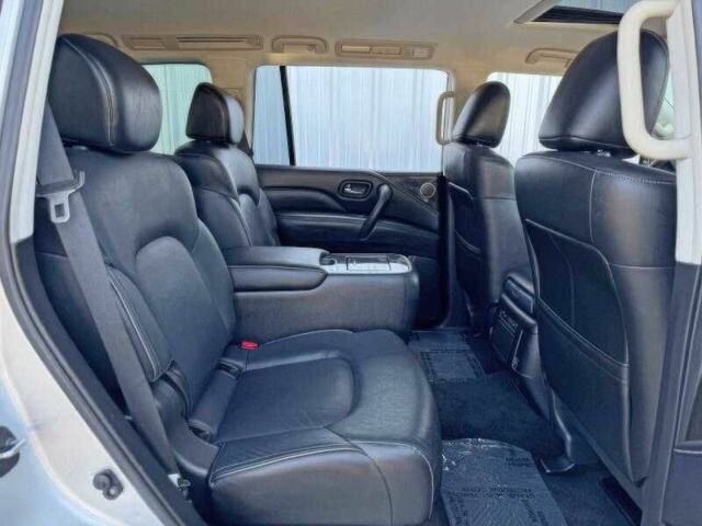 Білий Інфініті QX80, об'ємом двигуна 5.6 л та пробігом 45 тис. км за 15000 $, фото 23 на Automoto.ua