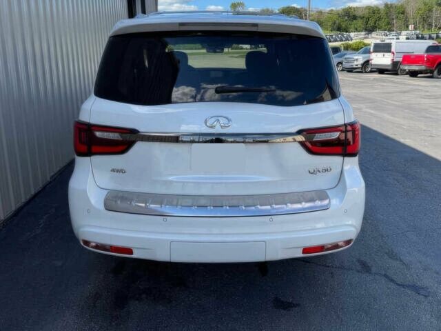 Белый Инфинити QX80, объемом двигателя 5.6 л и пробегом 30 тыс. км за 15000 $, фото 5 на Automoto.ua