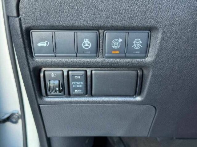 Білий Інфініті QX80, об'ємом двигуна 5.6 л та пробігом 45 тис. км за 15000 $, фото 15 на Automoto.ua