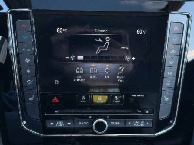 Білий Інфініті QX80, об'ємом двигуна 5.6 л та пробігом 45 тис. км за 15000 $, фото 17 на Automoto.ua