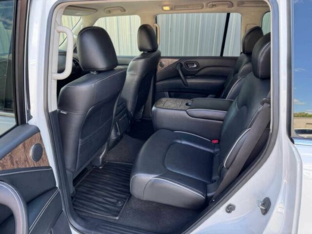 Белый Инфинити QX80, объемом двигателя 5.6 л и пробегом 30 тыс. км за 15000 $, фото 8 на Automoto.ua