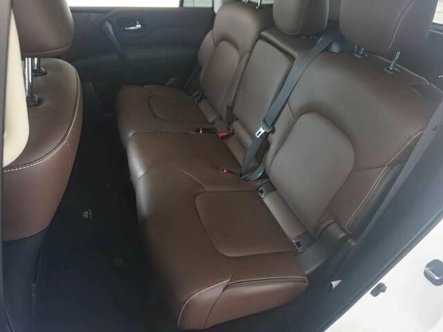 Белый Инфинити QX80, объемом двигателя 5.6 л и пробегом 26 тыс. км за 15000 $, фото 8 на Automoto.ua