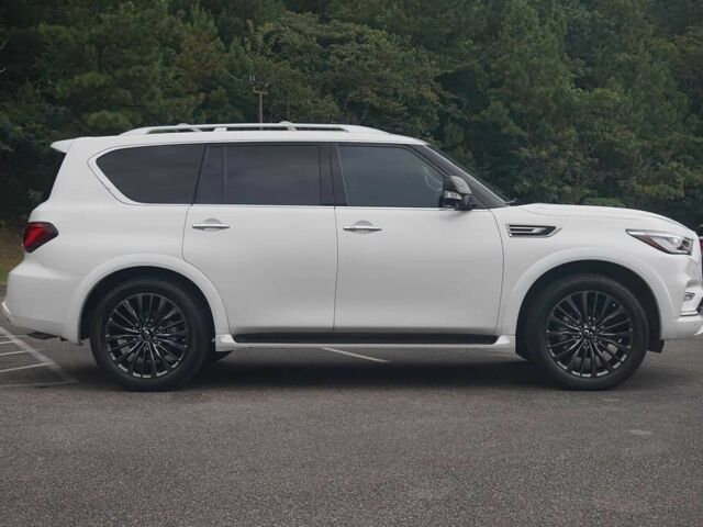Белый Инфинити QX80, объемом двигателя 5.6 л и пробегом 26 тыс. км за 15000 $, фото 2 на Automoto.ua