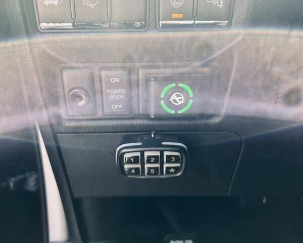 Черный Инфинити QX80, объемом двигателя 5.55 л и пробегом 165 тыс. км за 22000 $, фото 17 на Automoto.ua