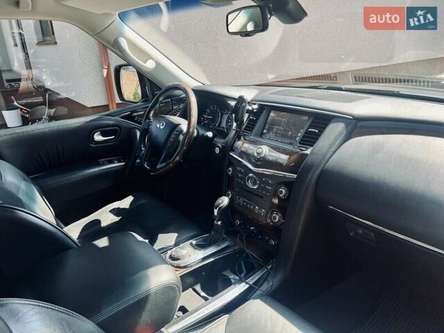 Черный Инфинити QX80, объемом двигателя 5.55 л и пробегом 165 тыс. км за 22000 $, фото 7 на Automoto.ua
