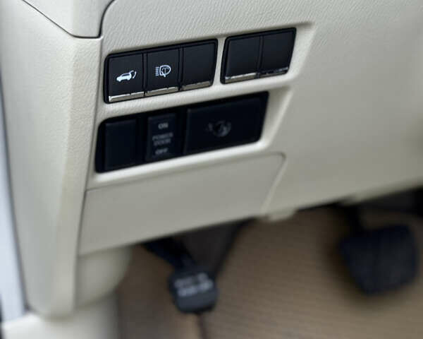 Черный Инфинити QX80, объемом двигателя 5.55 л и пробегом 298 тыс. км за 20700 $, фото 15 на Automoto.ua