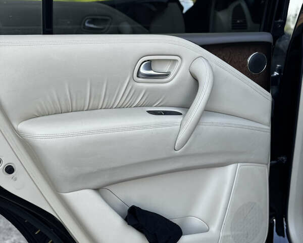 Черный Инфинити QX80, объемом двигателя 5.55 л и пробегом 298 тыс. км за 20700 $, фото 16 на Automoto.ua