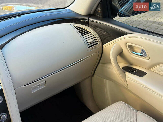 Черный Инфинити QX80, объемом двигателя 5.6 л и пробегом 95 тыс. км за 34490 $, фото 30 на Automoto.ua