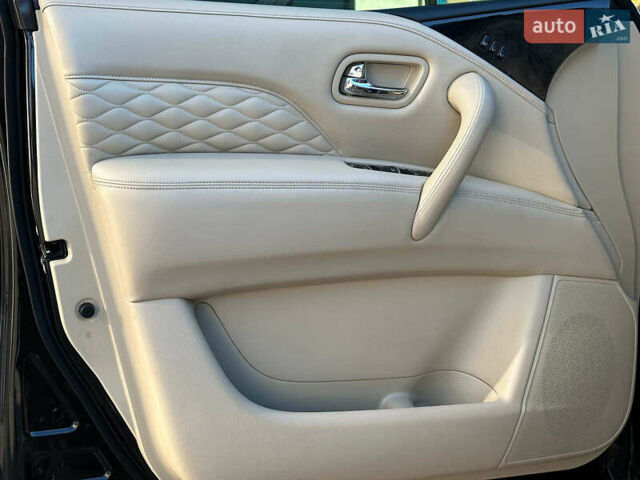 Черный Инфинити QX80, объемом двигателя 5.6 л и пробегом 95 тыс. км за 34490 $, фото 10 на Automoto.ua