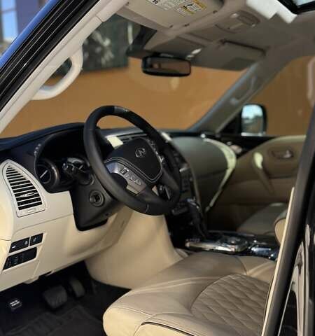Черный Инфинити QX80, объемом двигателя 5.55 л и пробегом 95 тыс. км за 35000 $, фото 3 на Automoto.ua