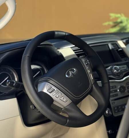 Черный Инфинити QX80, объемом двигателя 5.55 л и пробегом 95 тыс. км за 35000 $, фото 2 на Automoto.ua