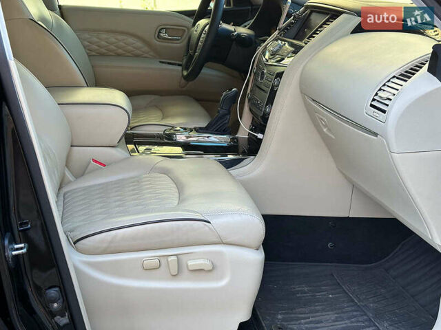 Черный Инфинити QX80, объемом двигателя 5.6 л и пробегом 95 тыс. км за 34490 $, фото 32 на Automoto.ua