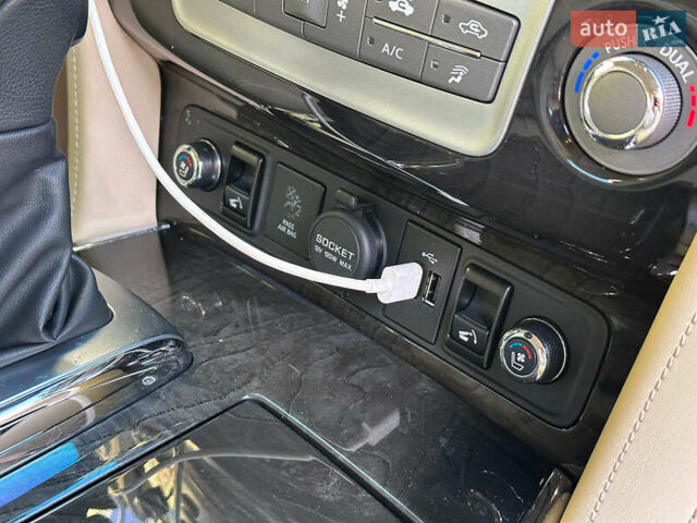 Черный Инфинити QX80, объемом двигателя 5.6 л и пробегом 95 тыс. км за 34490 $, фото 36 на Automoto.ua