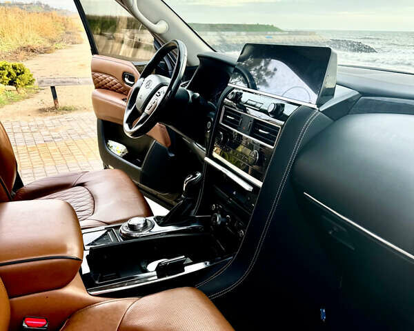 Черный Инфинити QX80, объемом двигателя 5.55 л и пробегом 58 тыс. км за 41000 $, фото 9 на Automoto.ua