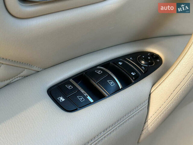 Черный Инфинити QX80, объемом двигателя 5.6 л и пробегом 95 тыс. км за 34490 $, фото 11 на Automoto.ua