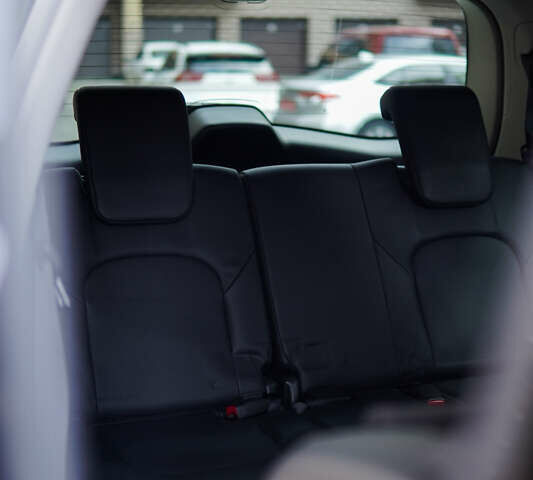 Черный Инфинити QX80, объемом двигателя 5.55 л и пробегом 15 тыс. км за 45000 $, фото 42 на Automoto.ua