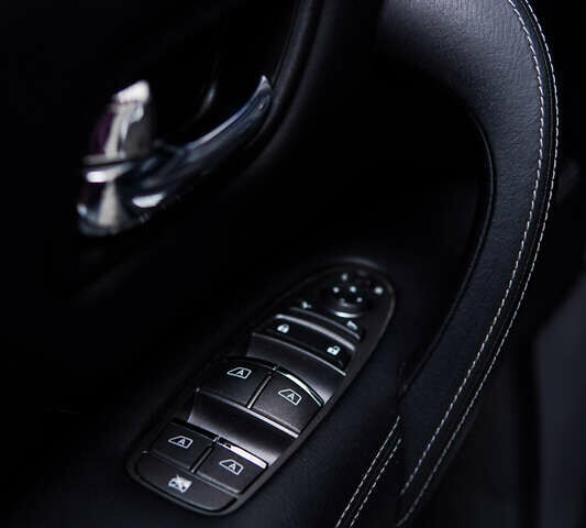 Черный Инфинити QX80, объемом двигателя 5.55 л и пробегом 15 тыс. км за 45000 $, фото 28 на Automoto.ua