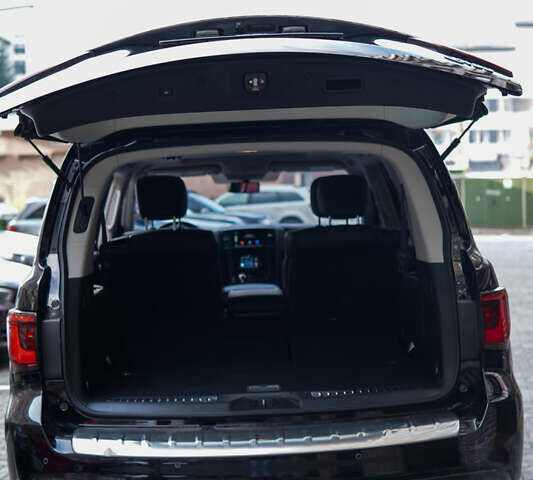 Черный Инфинити QX80, объемом двигателя 5.55 л и пробегом 15 тыс. км за 45000 $, фото 36 на Automoto.ua