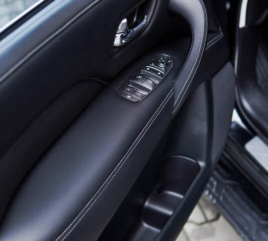 Черный Инфинити QX80, объемом двигателя 5.55 л и пробегом 15 тыс. км за 45000 $, фото 27 на Automoto.ua