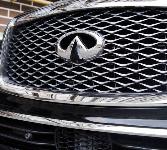 Черный Инфинити QX80, объемом двигателя 5.55 л и пробегом 15 тыс. км за 45000 $, фото 8 на Automoto.ua