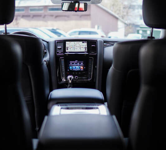 Черный Инфинити QX80, объемом двигателя 5.55 л и пробегом 15 тыс. км за 45000 $, фото 45 на Automoto.ua