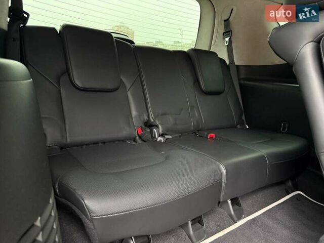 Чорний Інфініті QX80, об'ємом двигуна 5.55 л та пробігом 24 тис. км за 61990 $, фото 12 на Automoto.ua