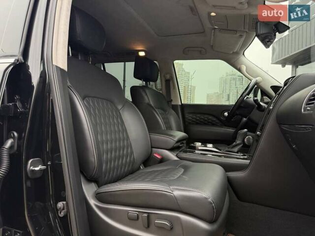 Чорний Інфініті QX80, об'ємом двигуна 5.55 л та пробігом 24 тис. км за 61990 $, фото 13 на Automoto.ua