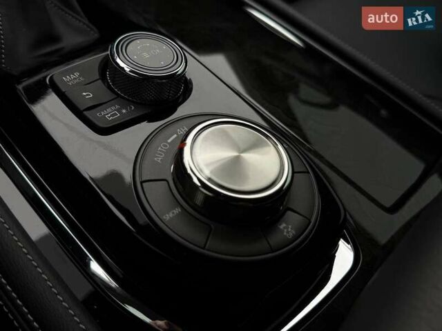 Чорний Інфініті QX80, об'ємом двигуна 5.55 л та пробігом 24 тис. км за 61990 $, фото 26 на Automoto.ua