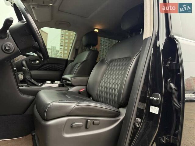 Чорний Інфініті QX80, об'ємом двигуна 5.55 л та пробігом 24 тис. км за 61990 $, фото 8 на Automoto.ua