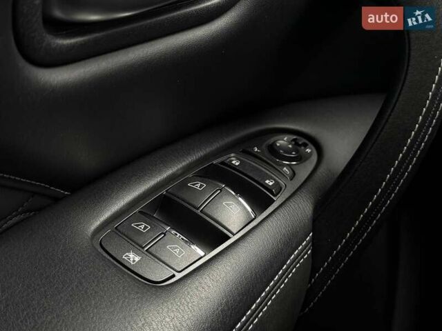 Чорний Інфініті QX80, об'ємом двигуна 5.55 л та пробігом 24 тис. км за 61990 $, фото 20 на Automoto.ua