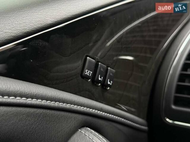 Чорний Інфініті QX80, об'ємом двигуна 5.55 л та пробігом 24 тис. км за 61990 $, фото 21 на Automoto.ua