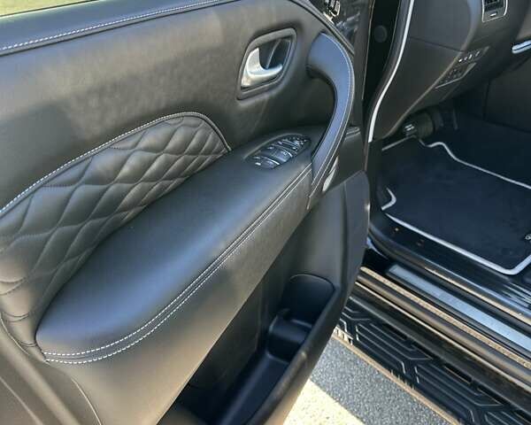 Черный Инфинити QX80, объемом двигателя 5.55 л и пробегом 29 тыс. км за 59900 $, фото 13 на Automoto.ua