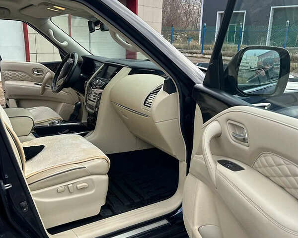 Черный Инфинити QX80, объемом двигателя 5.6 л и пробегом 55 тыс. км за 50000 $, фото 4 на Automoto.ua