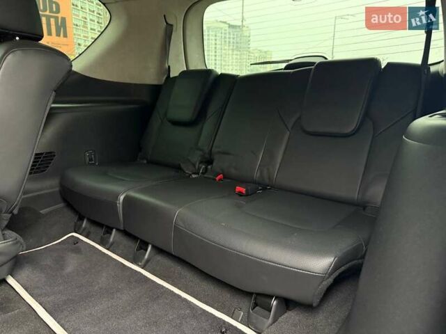 Чорний Інфініті QX80, об'ємом двигуна 5.55 л та пробігом 24 тис. км за 61990 $, фото 10 на Automoto.ua