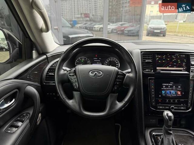 Чорний Інфініті QX80, об'ємом двигуна 5.55 л та пробігом 24 тис. км за 61990 $, фото 16 на Automoto.ua