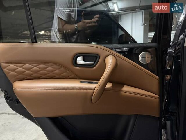 Черный Инфинити QX80, объемом двигателя 5.55 л и пробегом 95 тыс. км за 47500 $, фото 45 на Automoto.ua