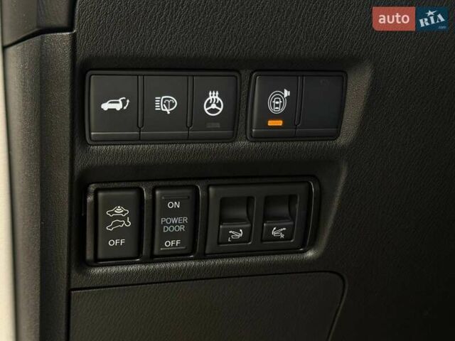 Чорний Інфініті QX80, об'ємом двигуна 5.55 л та пробігом 24 тис. км за 61990 $, фото 23 на Automoto.ua