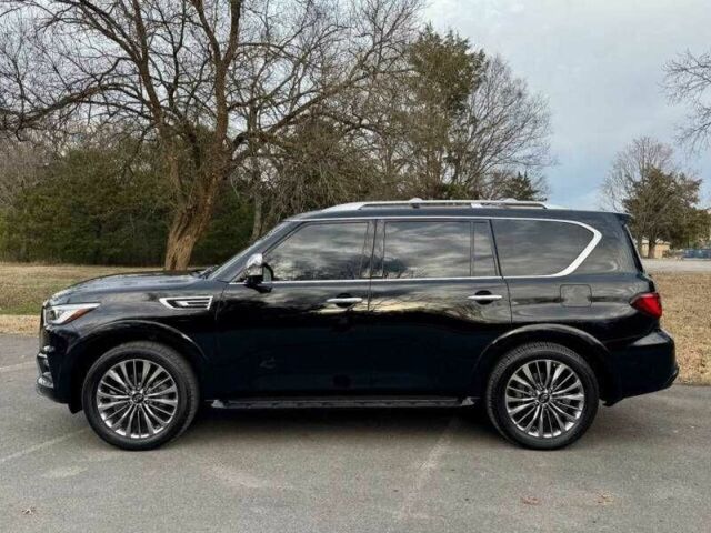 Черный Инфинити QX80, объемом двигателя 5.6 л и пробегом 31 тыс. км за 13400 $, фото 1 на Automoto.ua