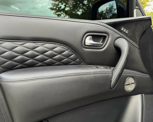 Черный Инфинити QX80, объемом двигателя 5.6 л и пробегом 65 тыс. км за 65900 $, фото 22 на Automoto.ua