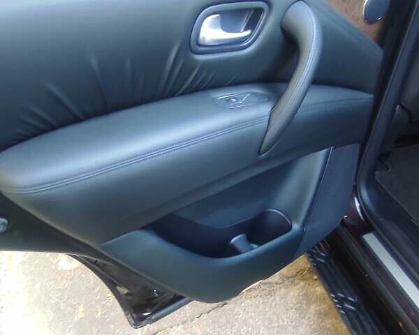 Красный Инфинити QX80, объемом двигателя 5.6 л и пробегом 27 тыс. км за 25600 $, фото 5 на Automoto.ua