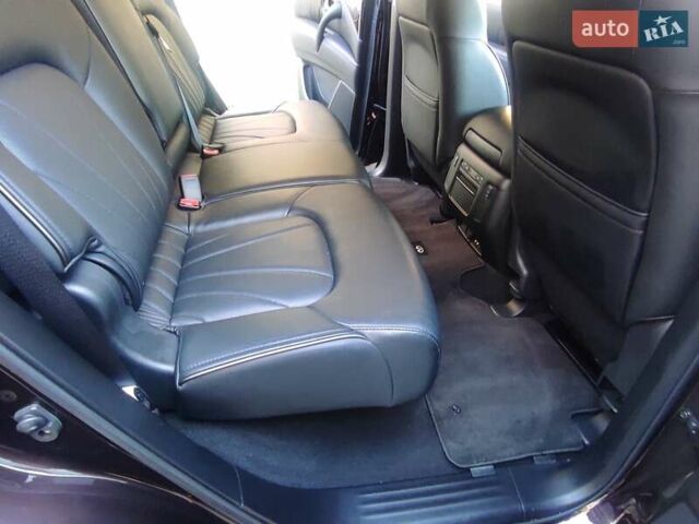 Красный Инфинити QX80, объемом двигателя 5.6 л и пробегом 27 тыс. км за 25600 $, фото 8 на Automoto.ua