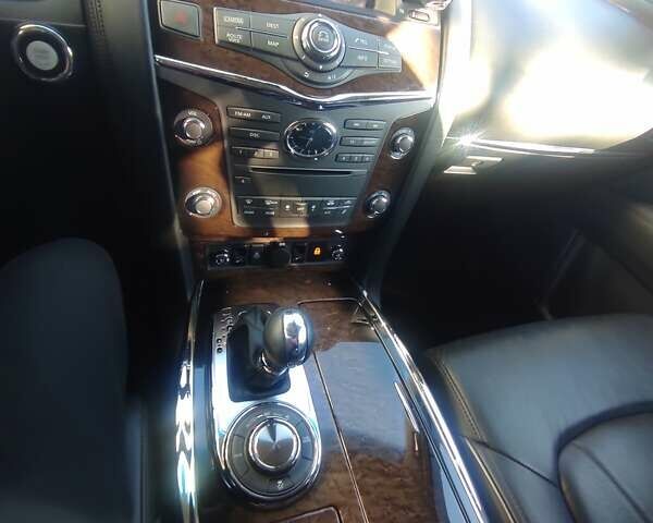 Красный Инфинити QX80, объемом двигателя 5.6 л и пробегом 27 тыс. км за 25600 $, фото 14 на Automoto.ua