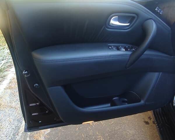 Красный Инфинити QX80, объемом двигателя 5.6 л и пробегом 27 тыс. км за 25600 $, фото 12 на Automoto.ua