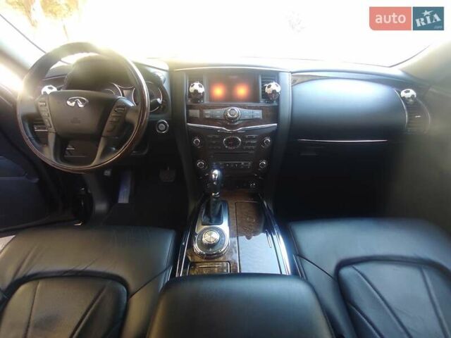 Красный Инфинити QX80, объемом двигателя 5.6 л и пробегом 27 тыс. км за 25600 $, фото 13 на Automoto.ua