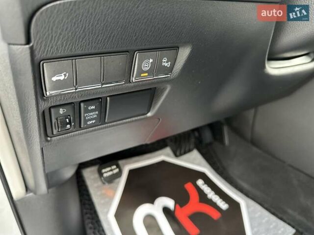 Серый Инфинити QX80, объемом двигателя 5.55 л и пробегом 141 тыс. км за 23900 $, фото 39 на Automoto.ua