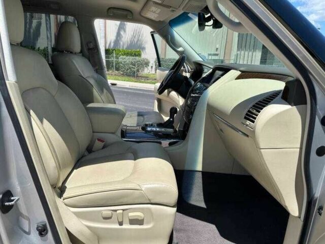 Серый Инфинити QX80, объемом двигателя 5.6 л и пробегом 72 тыс. км за 5900 $, фото 11 на Automoto.ua